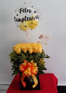 Arreglo floral Cubo rosas Amarillas-cumplea帽os